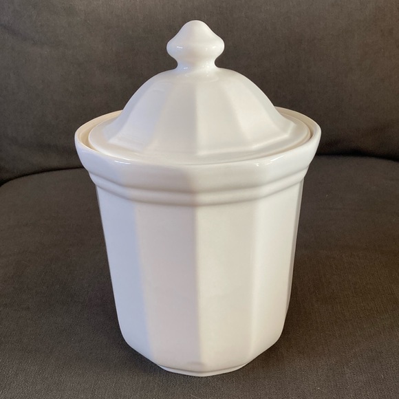 Pfaltzgraff Other - Vintage Pfaltzgraff Heritage White Small Canister 6-1/4” and Lid